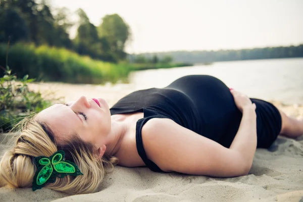 Beautiful pregnant woman portrait — Stock Photo, Image