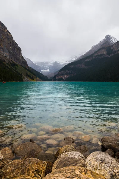 Lago Louis foto da paisagem — Fotografia de Stock