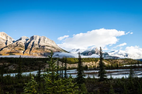 Paisaje de montaña en Canadá — Foto de Stock