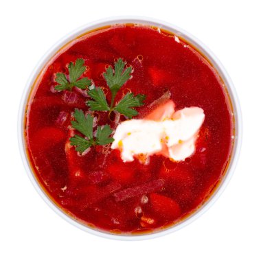 Beyaz bir arka plan üzerinde izole beyaz bir kase sıcak borsch