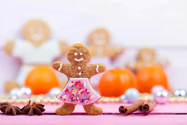 Homemade baked Christmas gingerbread tree on vintage wooden back — Stock Photo, Image