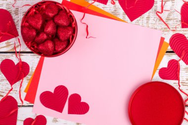 Kalpleri ve metni için bir yer ile kırmızı tabut