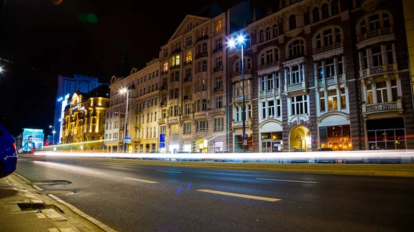 华沙的城市街晚上 — 图库照片