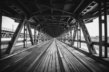 Eski demiryolu köprüsü Varşova