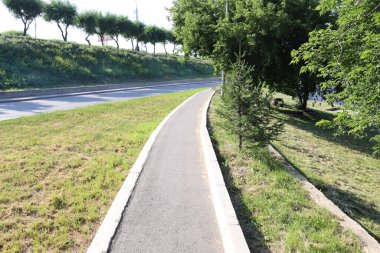 Dinlenme adasından ortak köprüye giden yol..