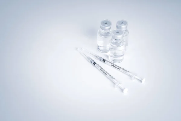 Пустая Бутылка Вакцины Шприцем Гигиенической Инъекции Фармацевтическое Оборудование Защитное Заражение — стоковое фото