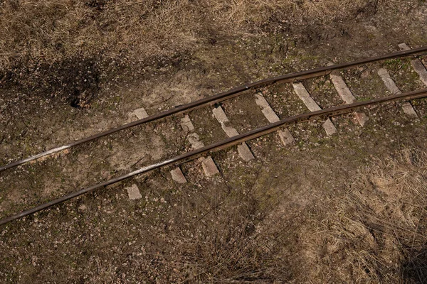 Ferrovia Bitola Estreita Pântano Onde Trilhos Metal Suportes Concreto — Fotografia de Stock