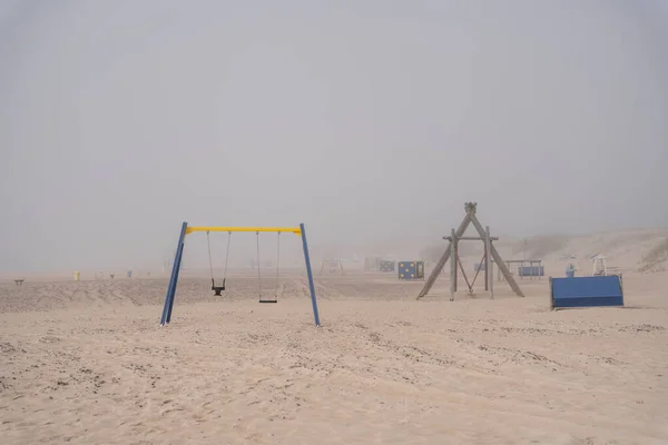 Spiaggia Del Mar Baltico Ventspils Dove Sono Varie Altalene Altre — Foto Stock