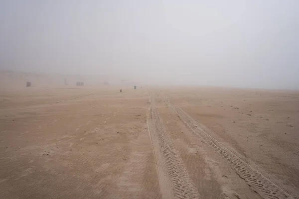 Spiaggia Del Mar Baltico Ventspils Coperta Nebbia Fitta Bidoni Della — Foto Stock