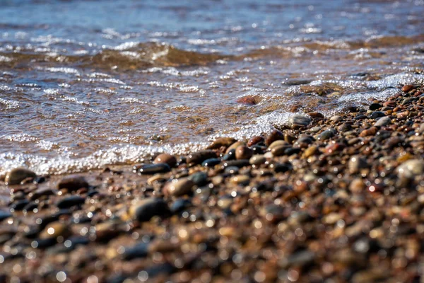 Olas Centelleantes Mar Báltico Orillas Del Cual Hay Muchas Piedras — Foto de Stock