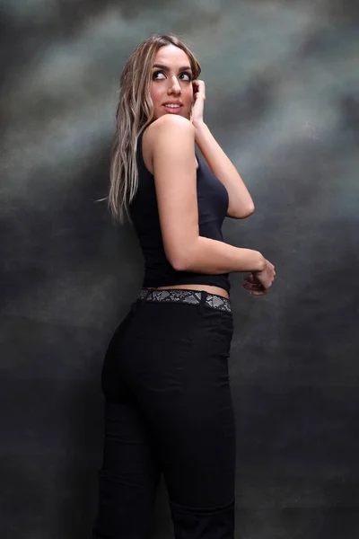 Schöne Glamouröse Blonde Mädchen Posiert Studio Auf Isoliertem Hintergrund Stil — Stockfoto