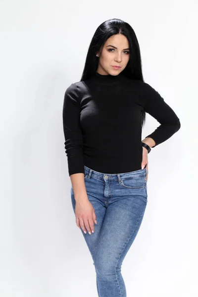 Atractiva Chica Europea Con Pelo Negro Gafas Posando Estudio Sobre — Foto de Stock