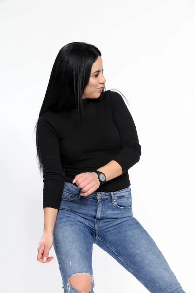 Menina Europeia Atraente Com Cabelo Preto Óculos Posando Estúdio Fundo — Fotografia de Stock