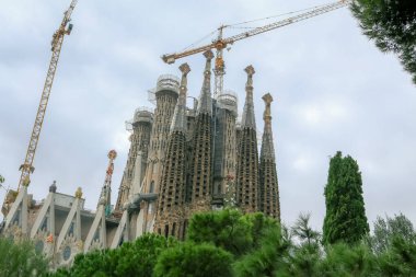 İspanya 'nın Barselona kentindeki ünlü Sagrada Familia Kilisesi..