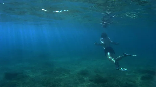 Underwater Diving Relaxation Sport Sunlight Travel Healthy Lifestyle Guy Diving — Stock Photo, Image