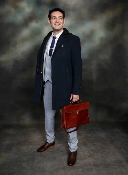 Bonito Homem Meia Idade Posando Estúdio Fundo Isolado Estilo Elegância — Fotografia de Stock