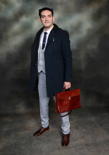 Hombre Guapo Mediana Edad Posando Estudio Sobre Fondo Aislado Estilo —  Fotos de Stock