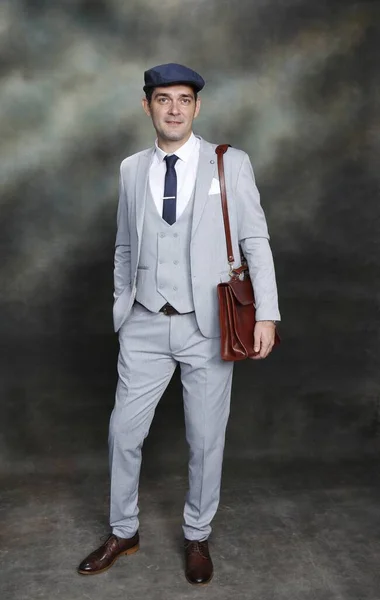 Hombre Guapo Mediana Edad Posando Estudio Sobre Fondo Aislado Estilo —  Fotos de Stock