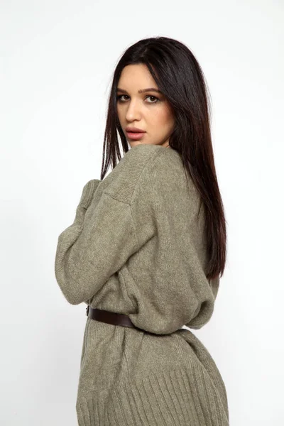 Mooi Stijlvol Brunette Vrouwelijk Model Poserend Studio Geïsoleerde Achtergrond Stijl — Stockfoto