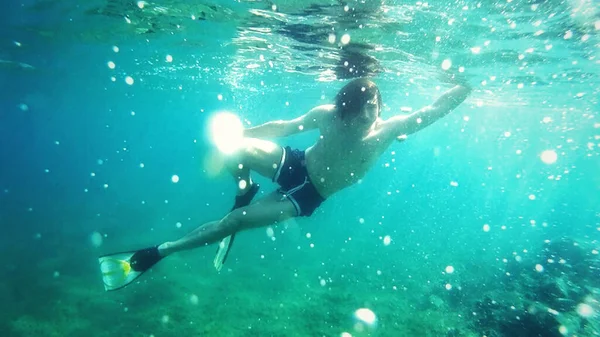 Onderwater Duiken Ontspanning Sport Zonlicht Reizen Gezonde Levensstijl Hij Duikt — Stockfoto