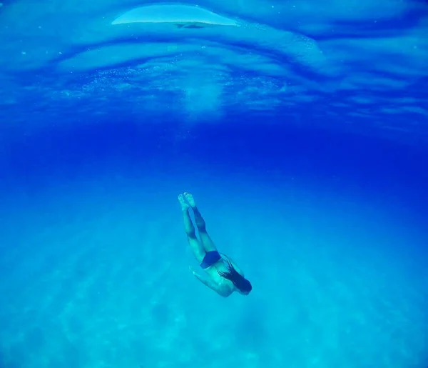 Underwater Diving Relaxation Sport Sunlight Travel Healthy Lifestyle Guy Diving — Stock Photo, Image