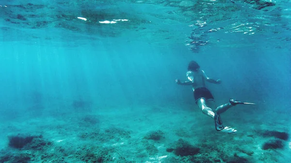 Underwater Diving Relaxation Sport Sunlight Travel Healthy Lifestyle Guy Diving — Stock Photo, Image