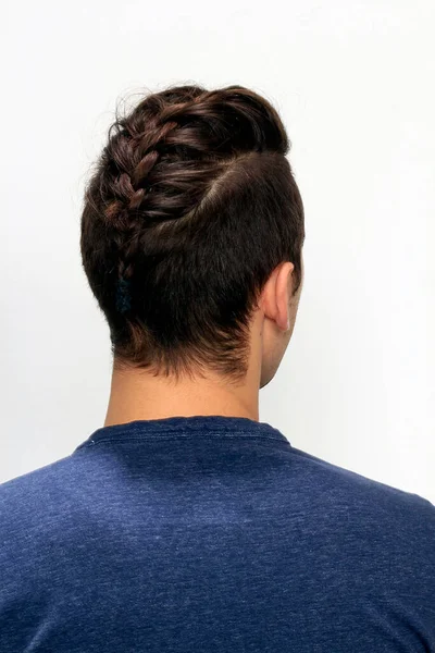 Modelo Masculino Atractivo Con Pelo Corto Posando Estudio Sobre Fondo — Foto de Stock