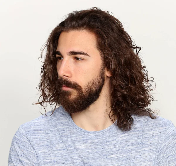 Modelo Masculino Atractivo Con Pelo Largo Barba Posando Estudio Sobre — Foto de Stock