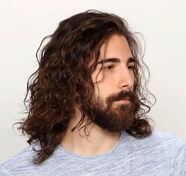 Aantrekkelijk Mannelijk Model Met Lang Haar Baard Poserend Studio Geïsoleerde — Stockfoto