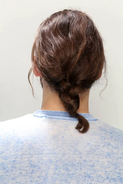 Modelo Masculino Atractivo Con Pelo Largo Barba Posando Estudio Sobre —  Fotos de Stock