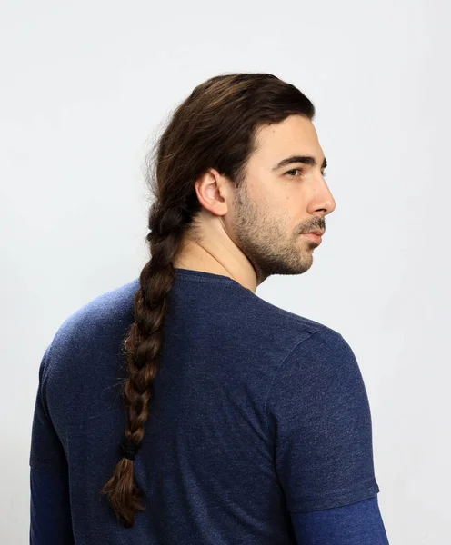 Aantrekkelijk Mannelijk Model Met Lang Haar Baard Poseert Studio Stijl — Stockfoto