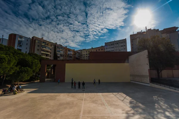 BARCELONA, ESPAÑA, febrero 2016-plaza para juegos activos en el Parc del Clot — Foto de Stock