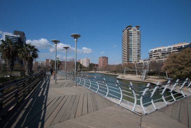 Barcelona, İspanya, Mart 2016: yaya cadde parc Diagonal Mar manzaralı modern gökdelenler