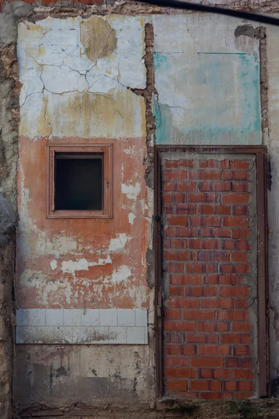 Ραγισμένα παλιά τοίχο από τούβλα — Φωτογραφία Αρχείου