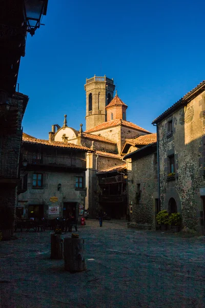 RUPIT, CATALONIA, SPAGNA Aprile 2016: Veduta della città medievale — Foto Stock