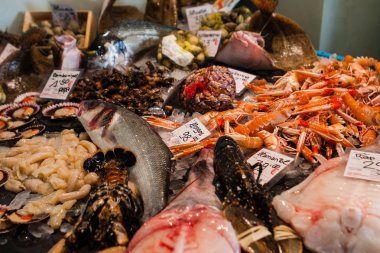 Palamos, Katalonya, Mayıs 2016: deniz ürünleri pazarı