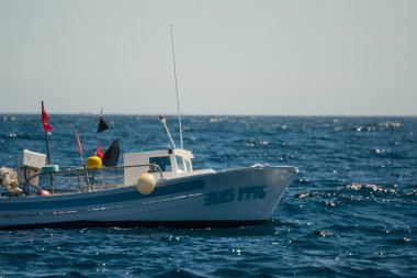 Palamos, Katalonya, Mayıs 2016: tekne balıkçılık açık denizde Balık tutma