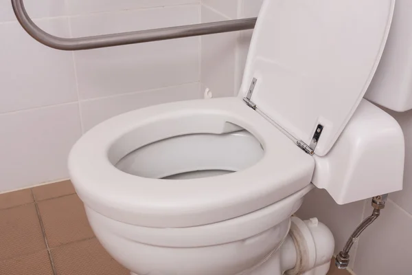 WC para pessoas com deficiência — Fotografia de Stock