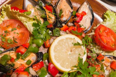 paella midye ve sebze ile  