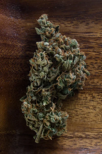 Kuru esrar esrar tomurcukları