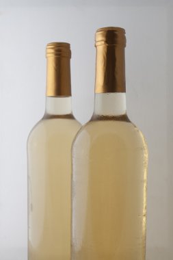 Beyaz asma şişeler