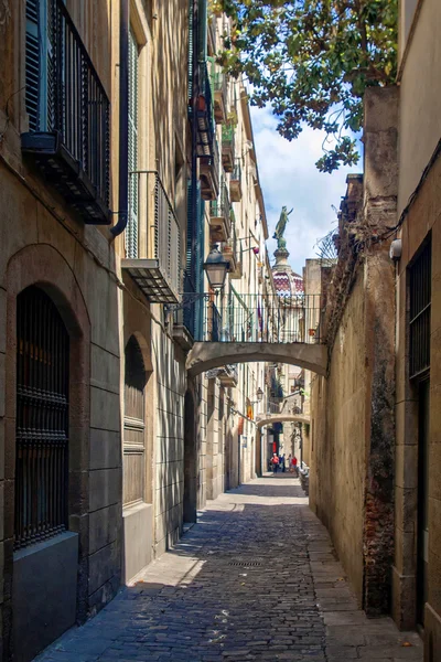 Narrow street of barcelona — Stock Photo, Image