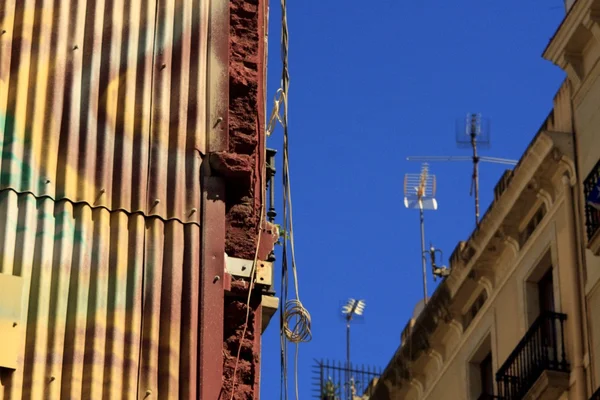 Antene tv de epocă pe acoperiș — Fotografie, imagine de stoc
