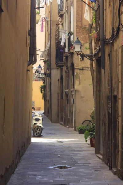 バルセロナの狭い古い通り — ストック写真