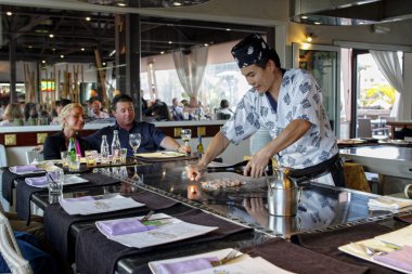 Bir gazlı teppan yemek bir teppanyaki Şef