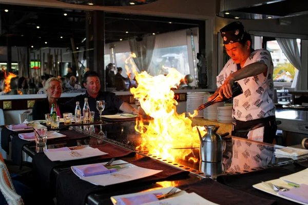 Bir gazlı teppan yemek bir teppanyaki Şef