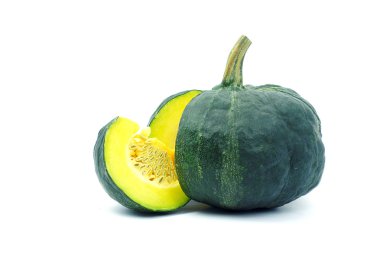 Kabak ve yeşil beyaz arka plan üzerinde kabak sarı bir parçası