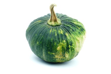 Beyaz arkaplanda yeşil balkabağı