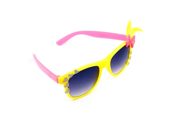 Красивые желтые солнцезащитные очки изолировать белый фон — стоковое фото