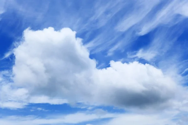 Miękkie chmury na niebie — Zdjęcie stockowe